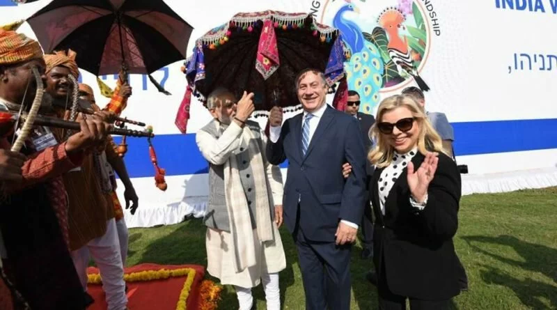 benjinm netanyahu in india with his wife